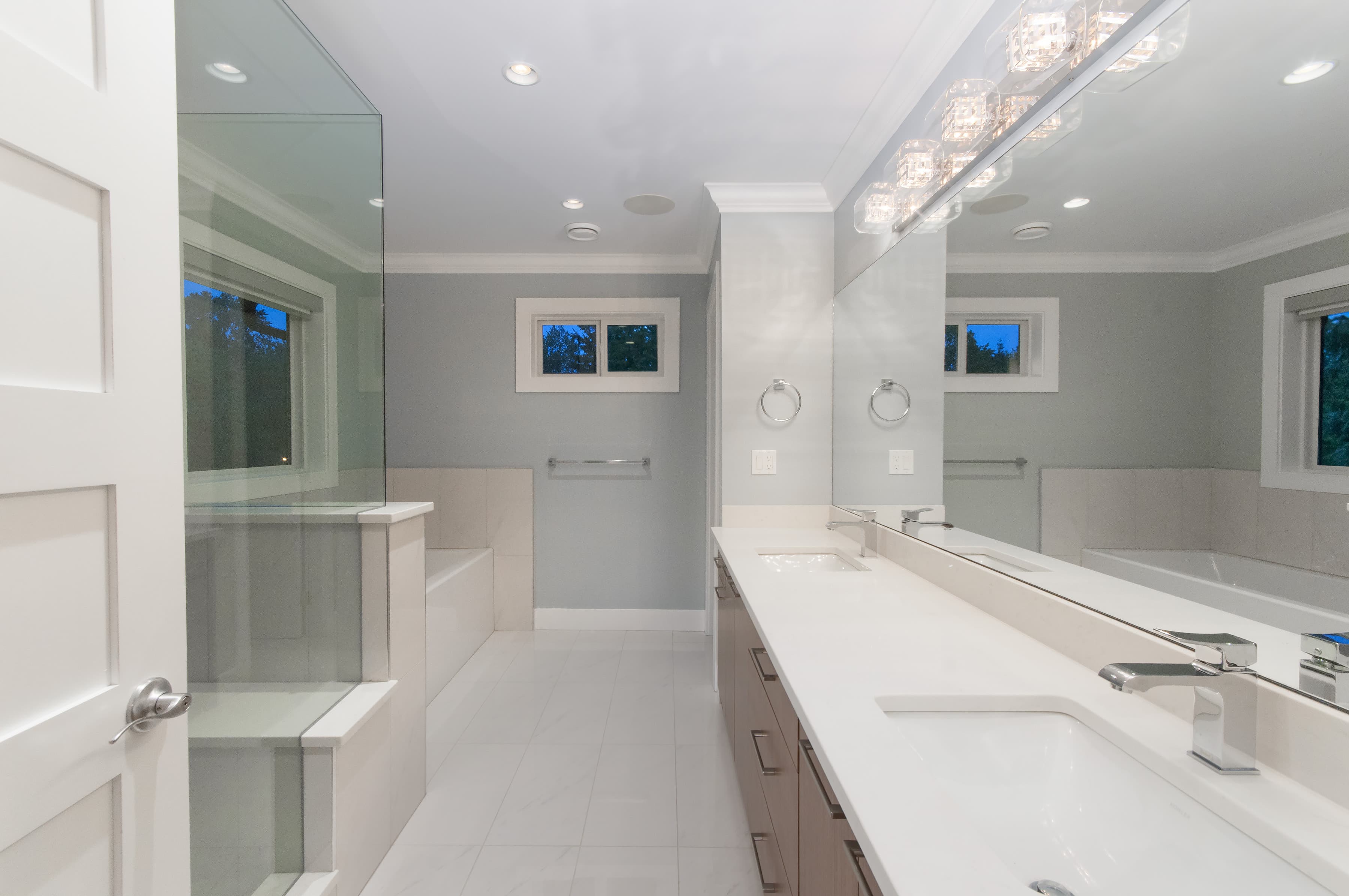 Victoria Spa Bath in White Quartz project photo 3