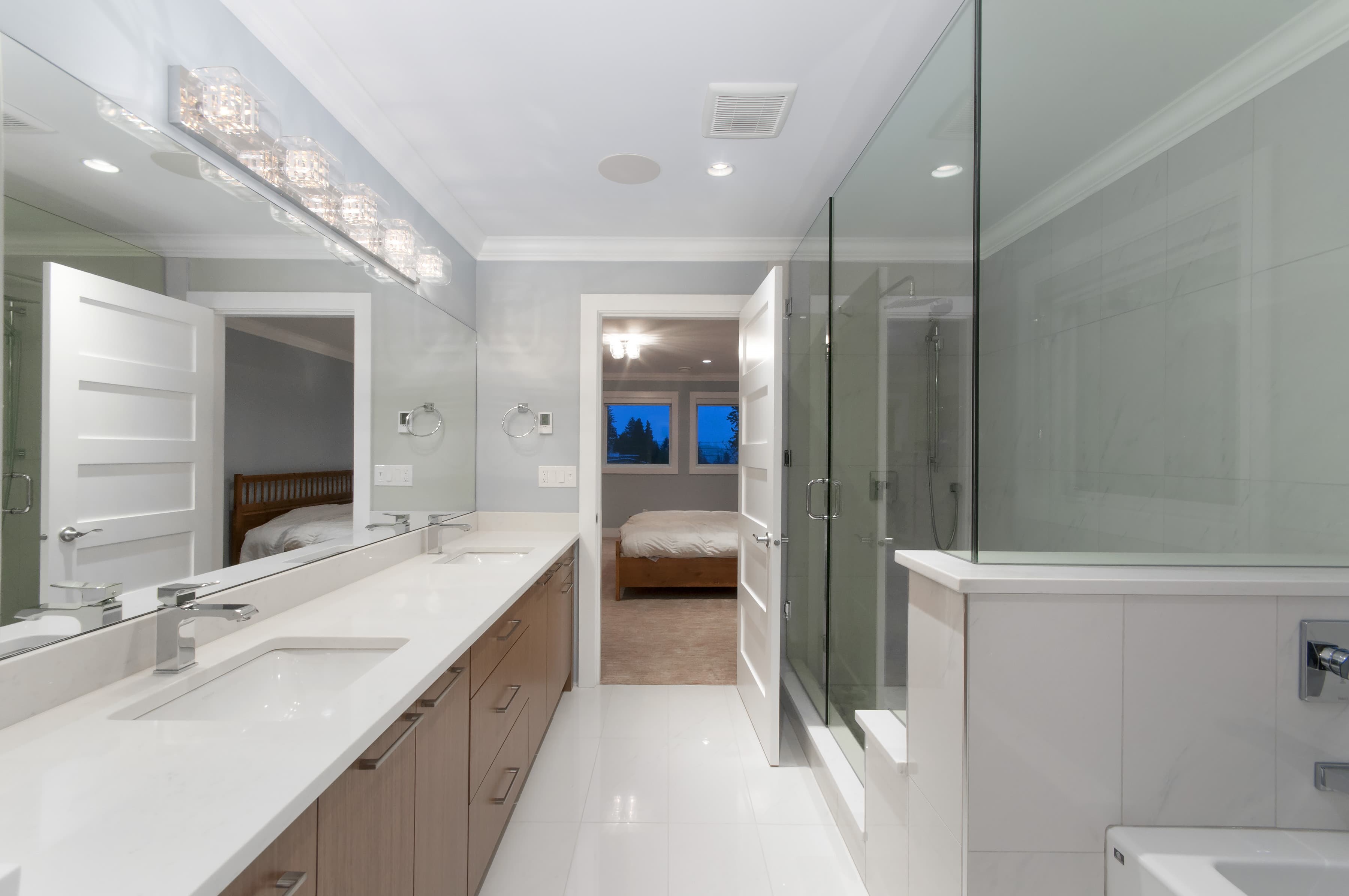 Victoria Spa Bath in White Quartz project photo 5