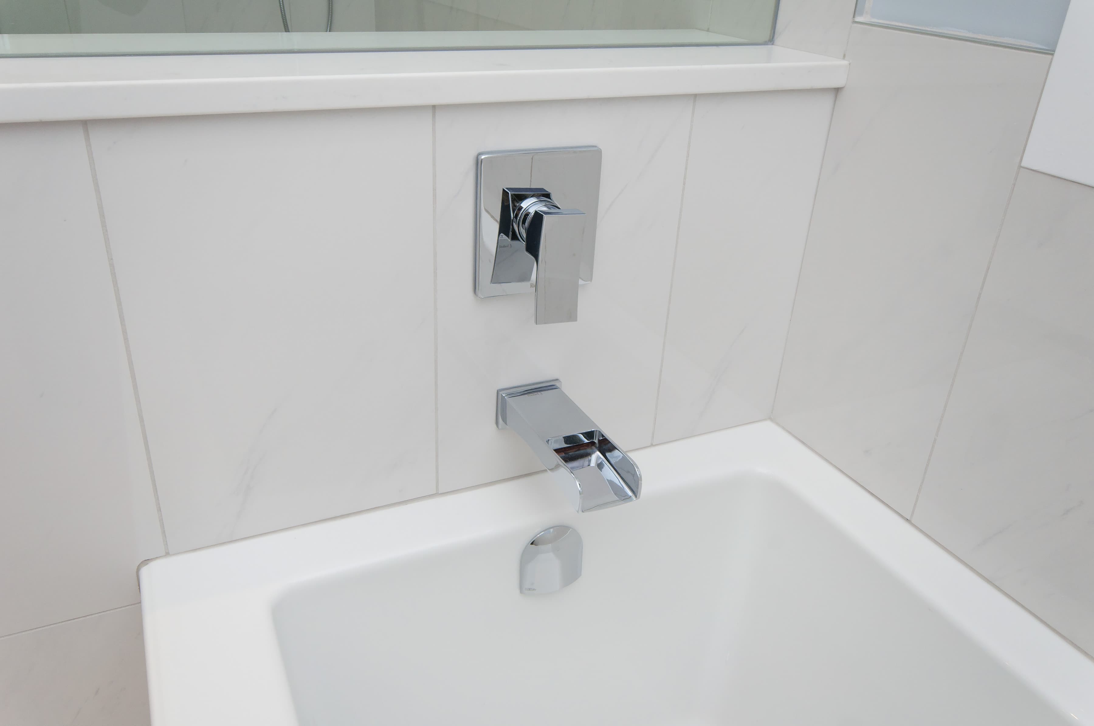 Victoria Spa Bath in White Quartz project photo 7
