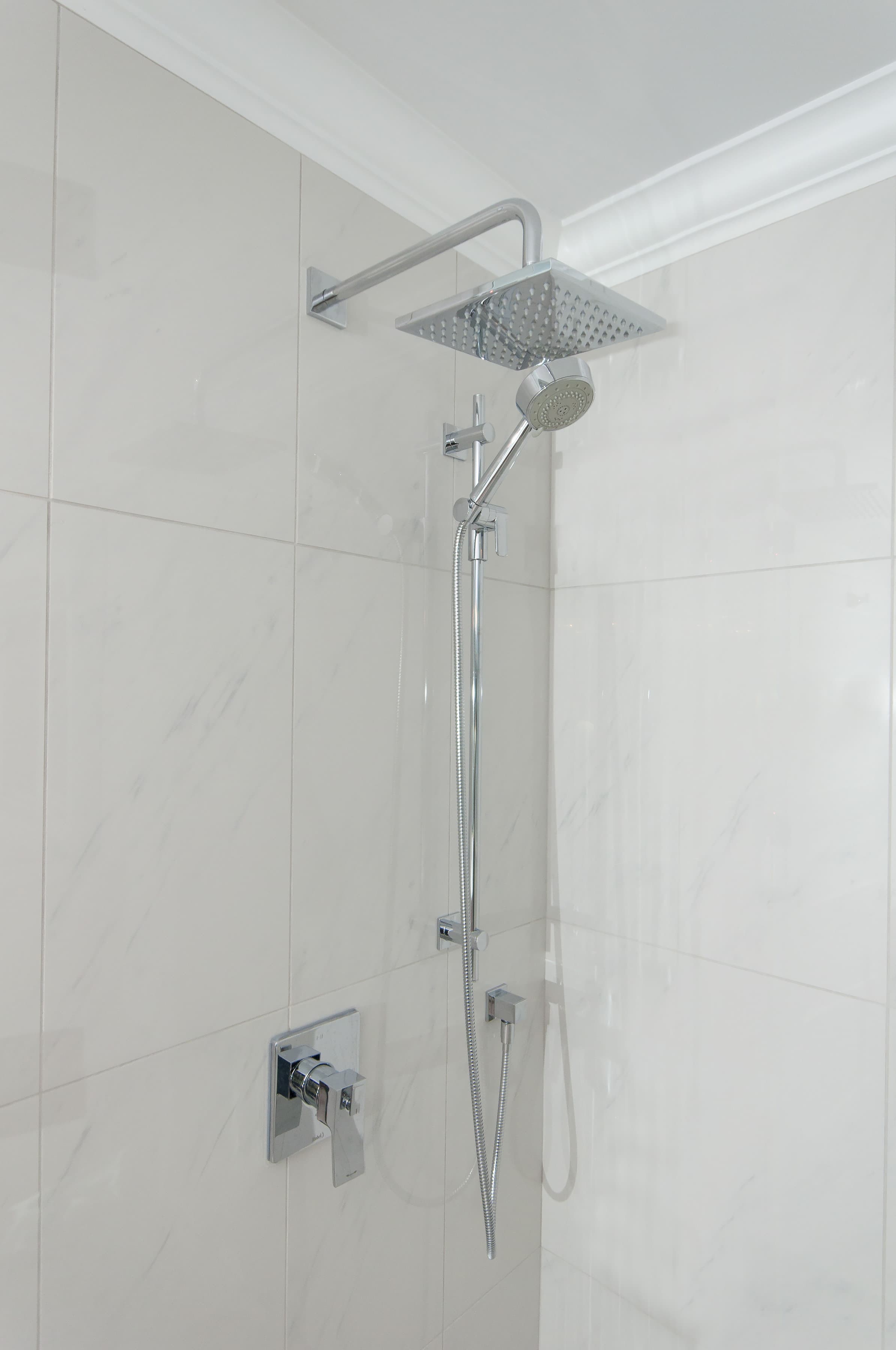 Victoria Spa Bath in White Quartz project photo 8