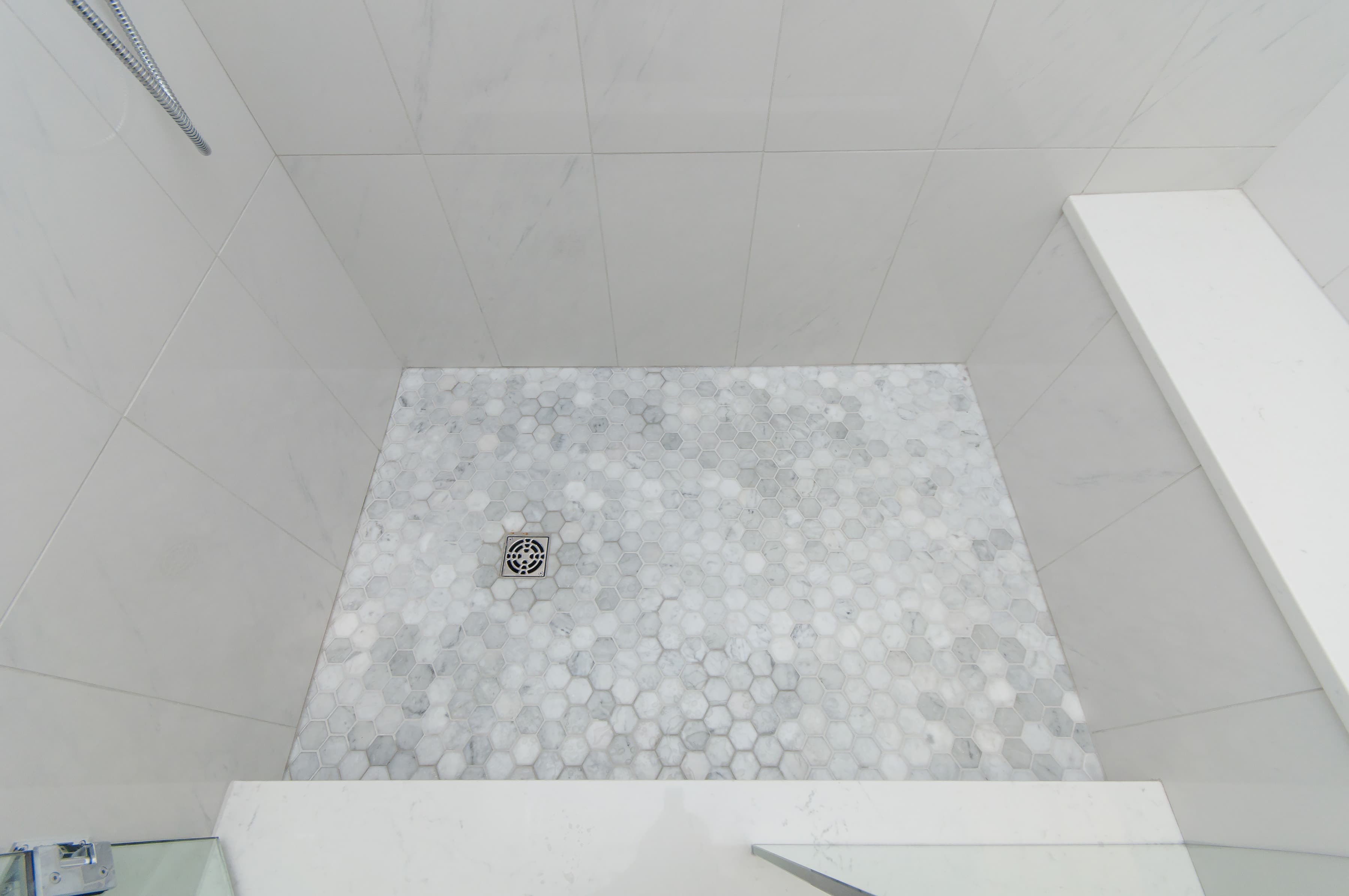 Victoria Spa Bath in White Quartz project photo 9
