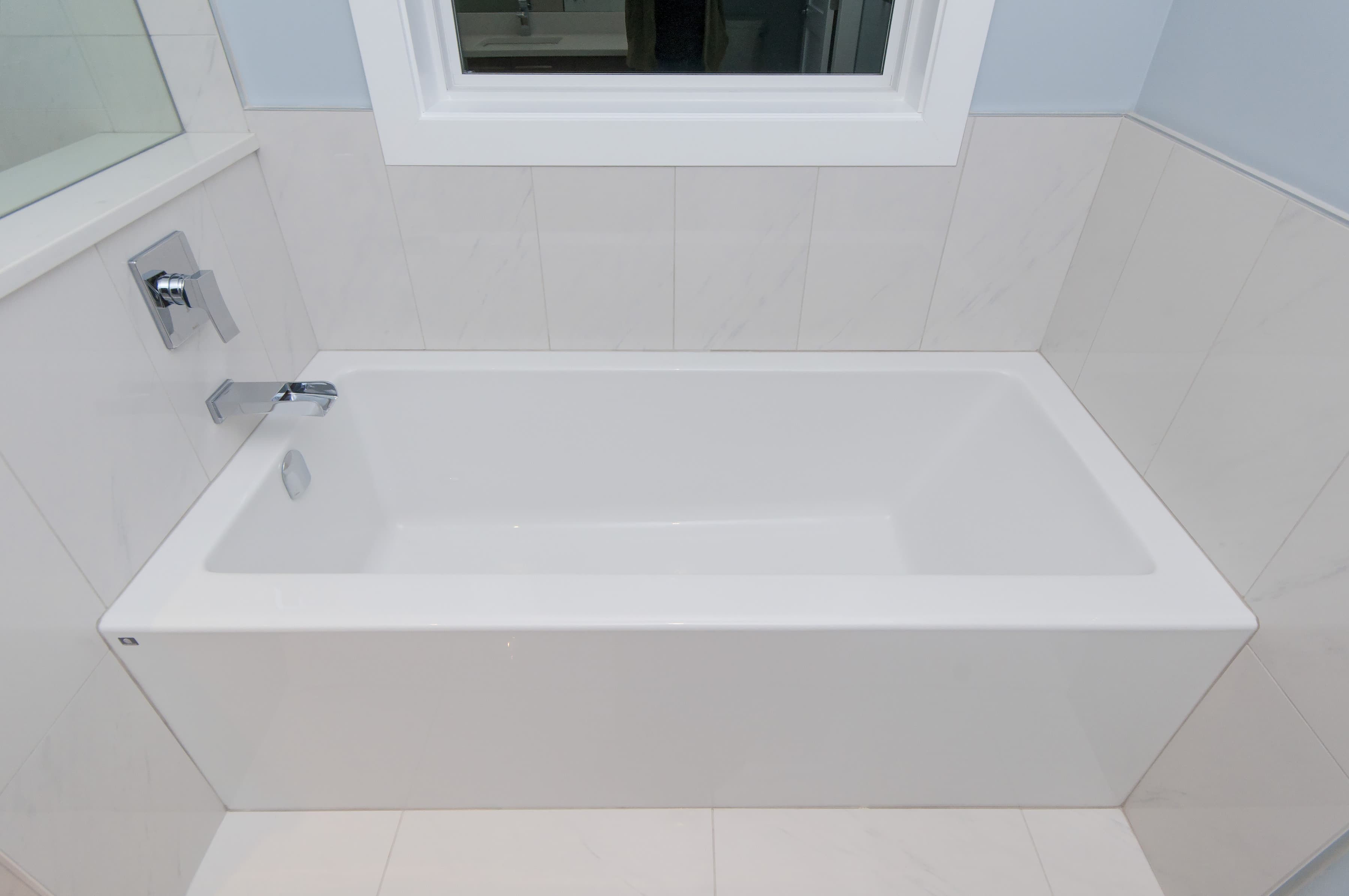 Victoria Spa Bath in White Quartz project photo 10